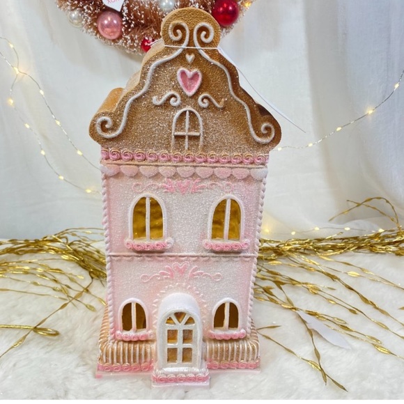 Cashmere & Cupcakes Pink Valentine’s Day Gingerbread House - Picture 7 of 11